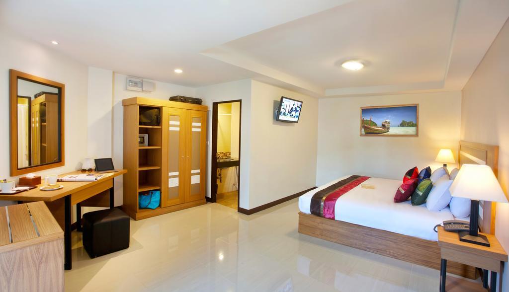 Patong Pool House Aparthotel Стая снимка