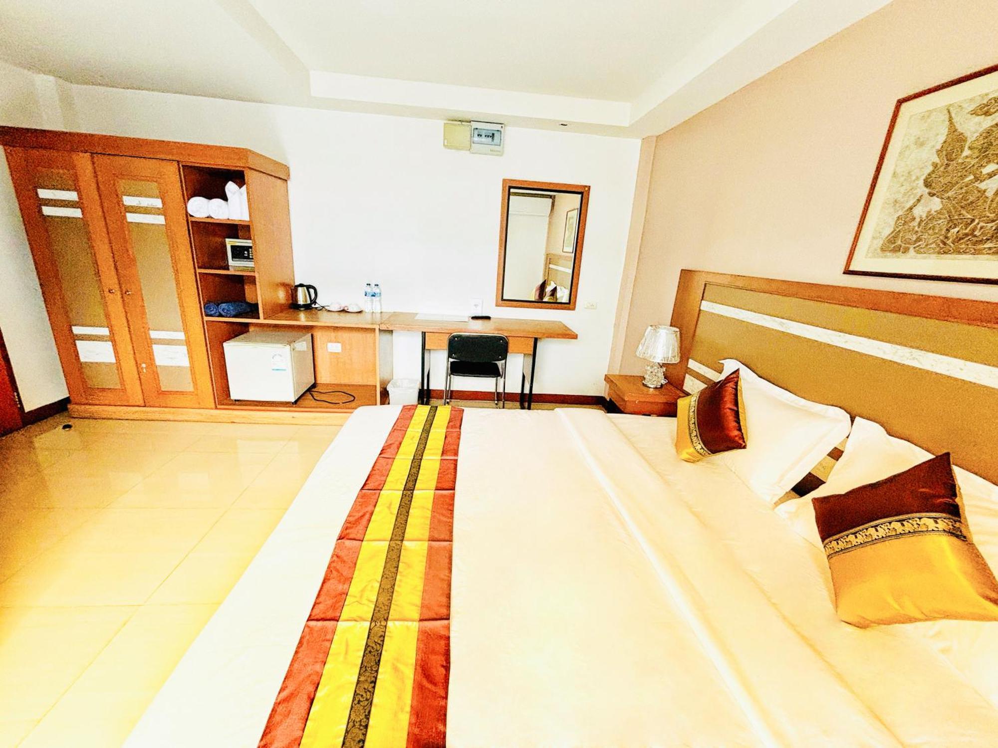 Patong Pool House Aparthotel Екстериор снимка