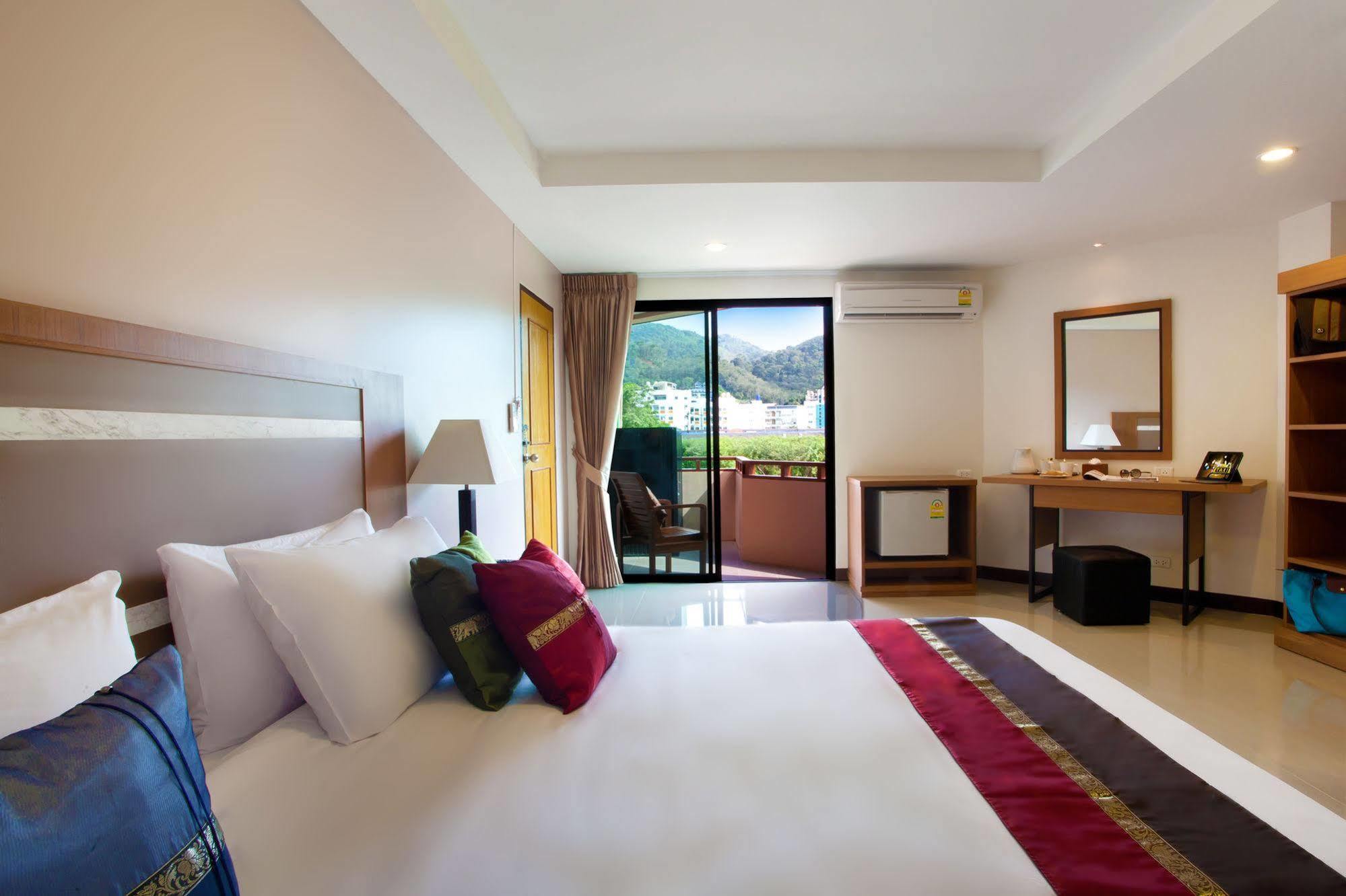 Patong Pool House Aparthotel Екстериор снимка