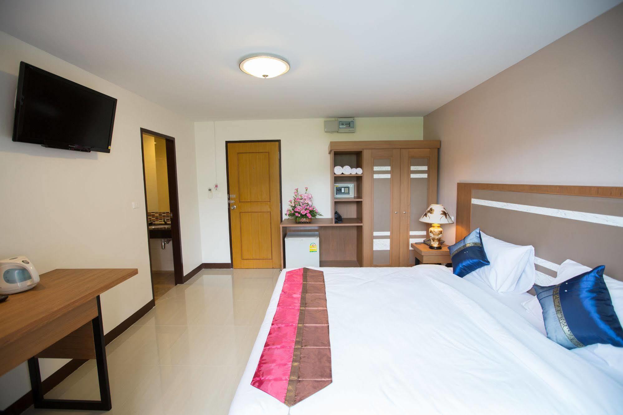 Patong Pool House Aparthotel Екстериор снимка