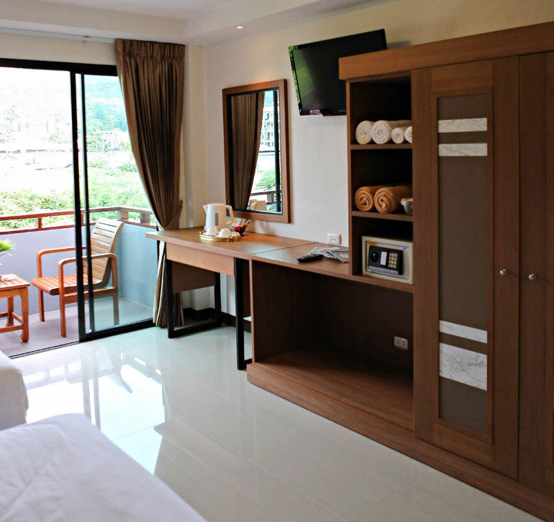 Patong Pool House Aparthotel Стая снимка